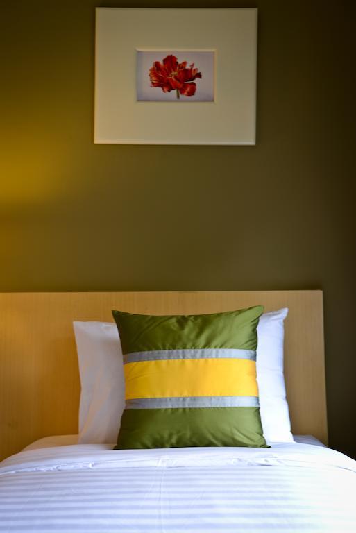 Hotel Tibera Taman Cibeunying Bandung Rum bild