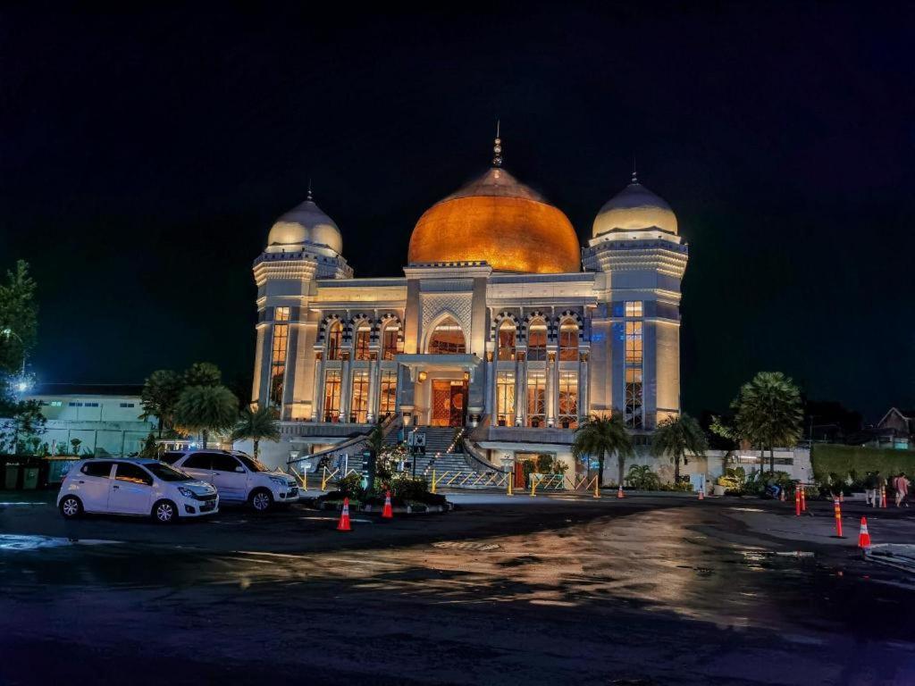 Hotel Tibera Taman Cibeunying Bandung Exteriör bild