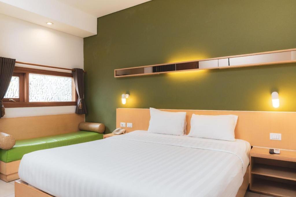Hotel Tibera Taman Cibeunying Bandung Exteriör bild