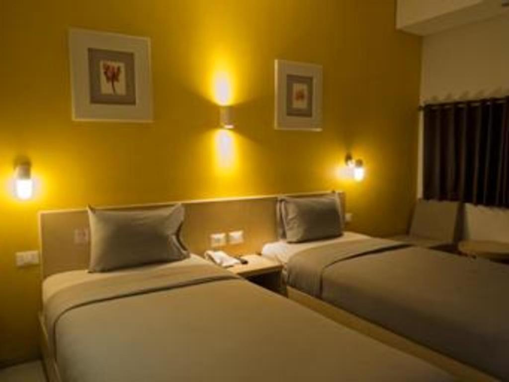 Hotel Tibera Taman Cibeunying Bandung Exteriör bild