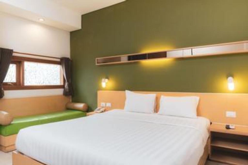 Hotel Tibera Taman Cibeunying Bandung Exteriör bild