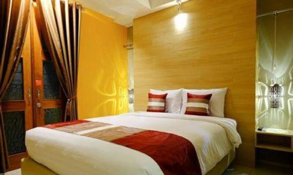 Hotel Tibera Taman Cibeunying Bandung Exteriör bild