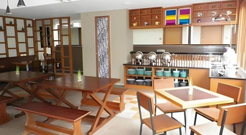Hotel Tibera Taman Cibeunying Bandung Exteriör bild