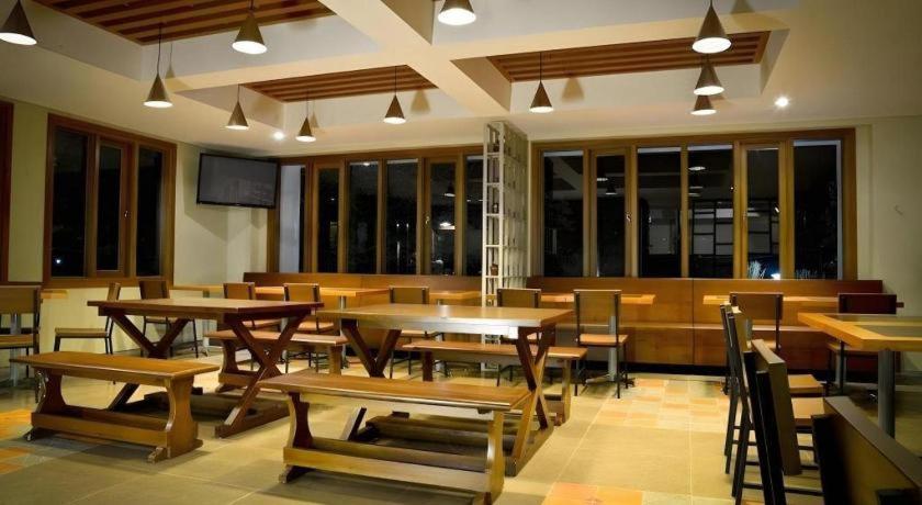 Hotel Tibera Taman Cibeunying Bandung Exteriör bild