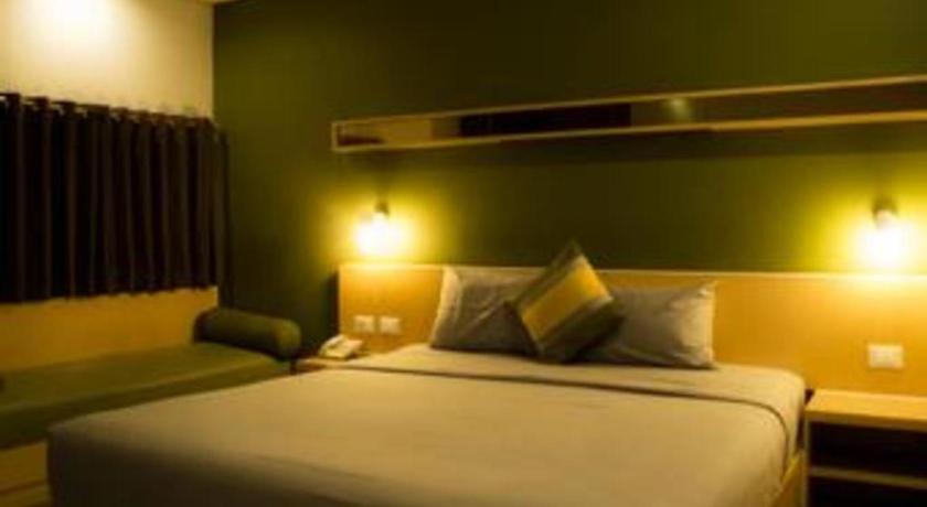 Hotel Tibera Taman Cibeunying Bandung Exteriör bild