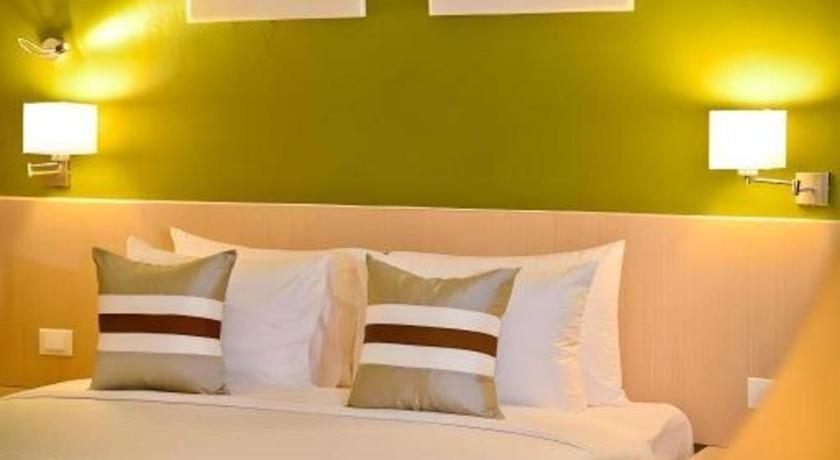 Hotel Tibera Taman Cibeunying Bandung Exteriör bild