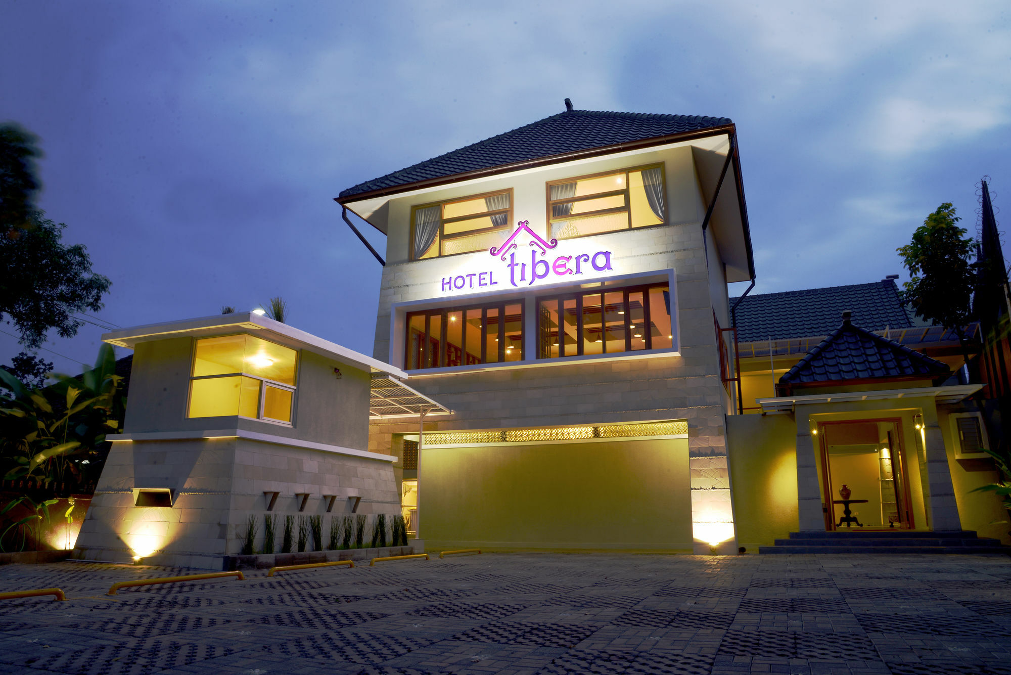 Hotel Tibera Taman Cibeunying Bandung Exteriör bild